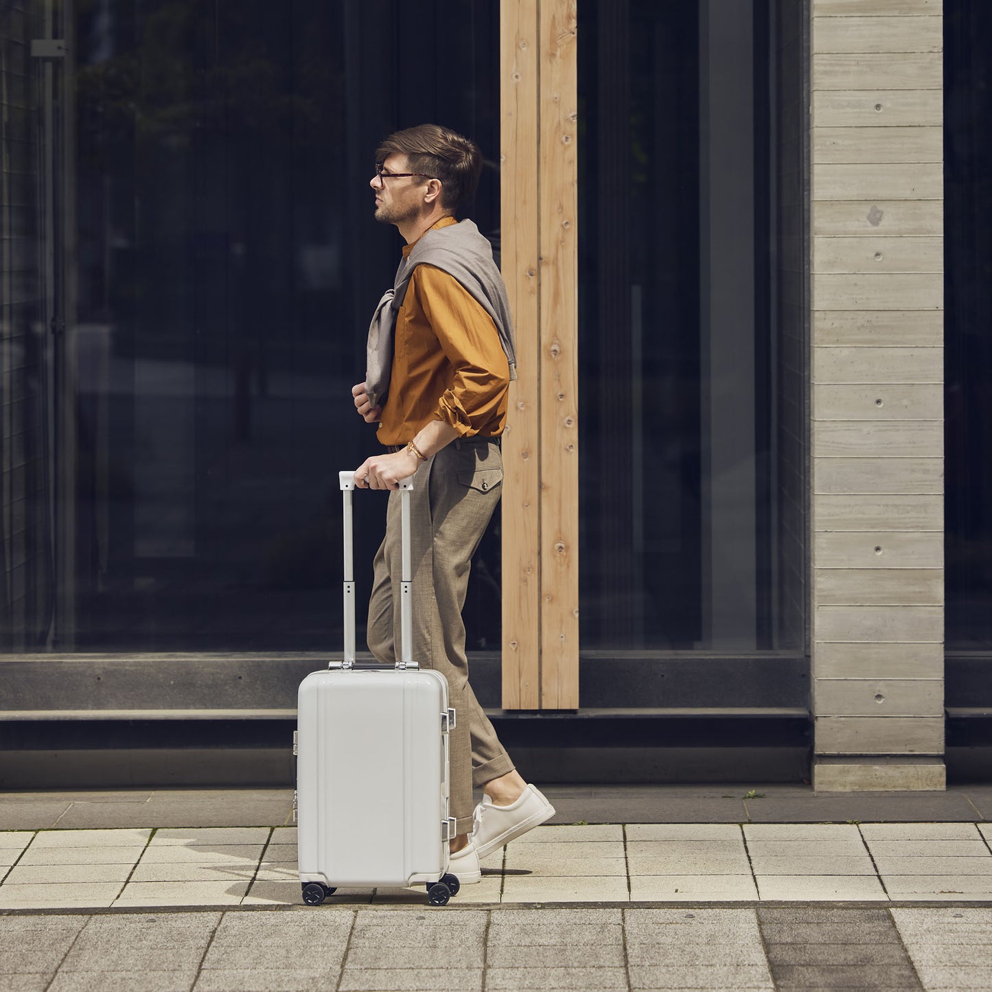 BLUE Classic Lightweight 3.0 with a man holding telescopic handle walking