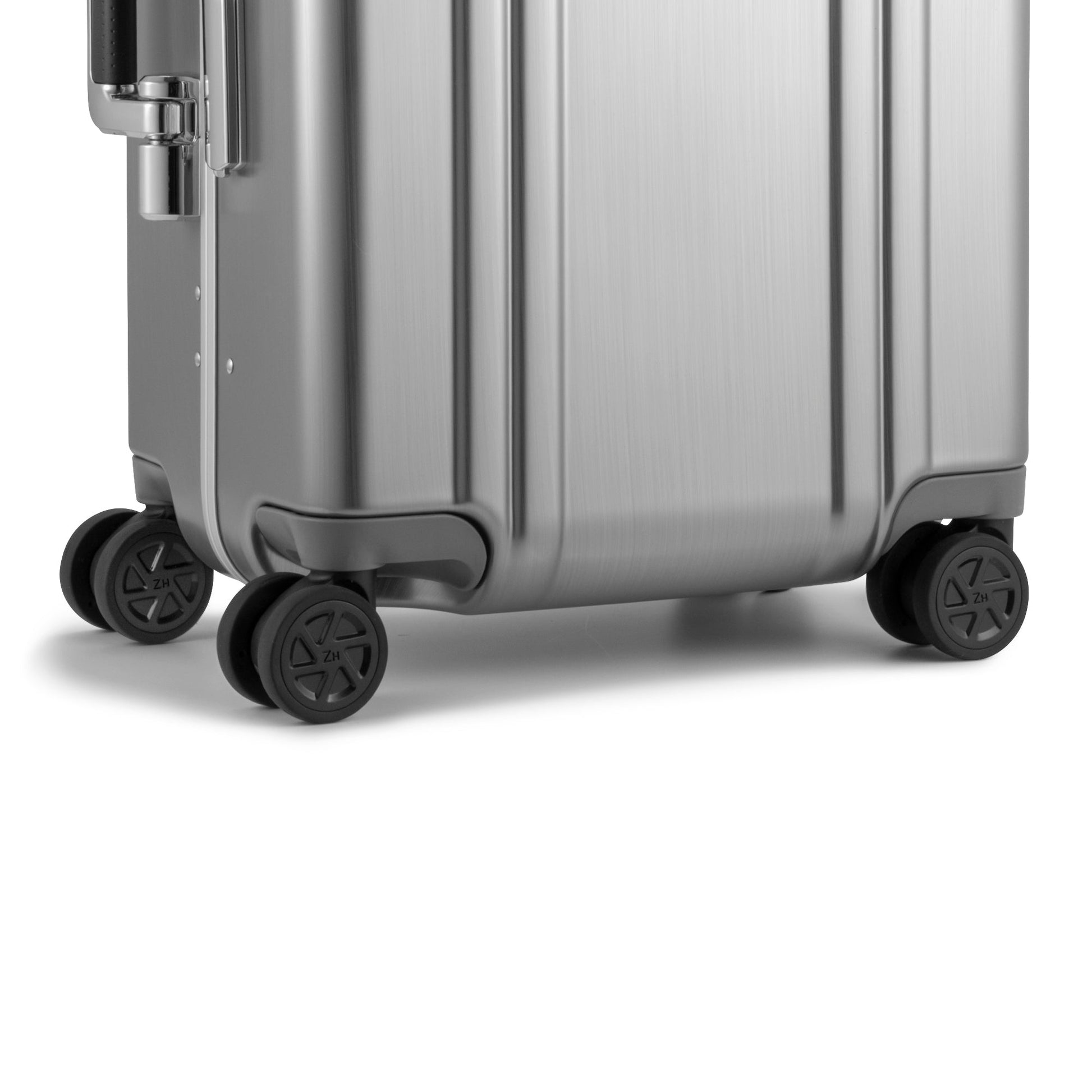 BRUSHED SILVER - Classic Lightweight F Carry-On Luggage 32L, wheel detail
